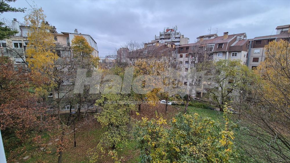 Voždovac;Darvinova pošta,TOP lokacija,blizu faxa — 10