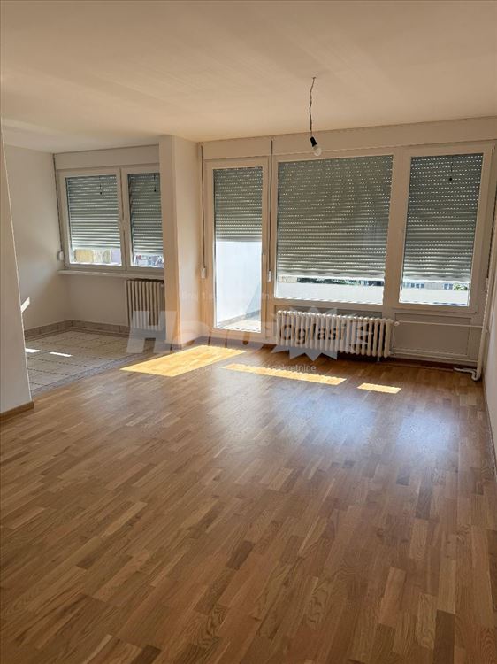 Voždovačka crkva 118m2 4.0 renoviran garažno mesto — 3