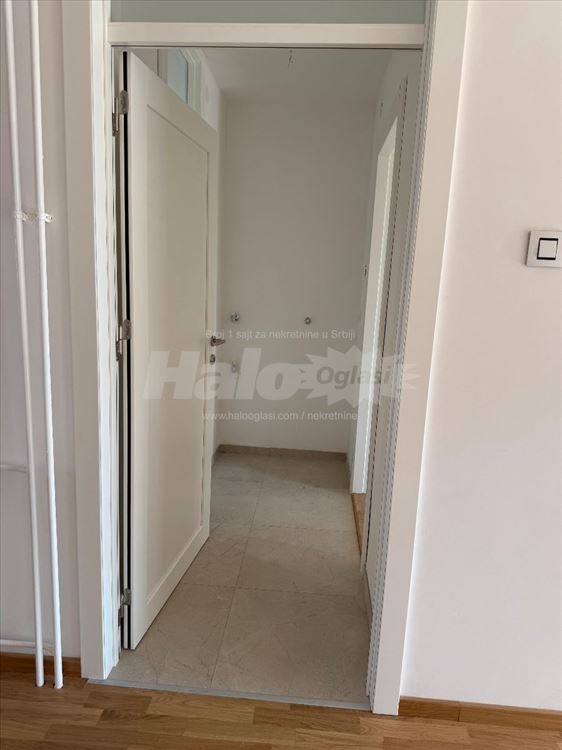 Voždovačka crkva 118m2 4.0 renoviran garažno mesto — 6