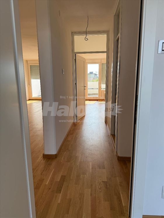 Voždovačka crkva 118m2 4.0 renoviran garažno mesto — 8