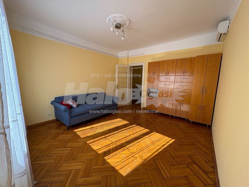 Vračar, salonac, tri sobe, dva kupatila, garaža — 6