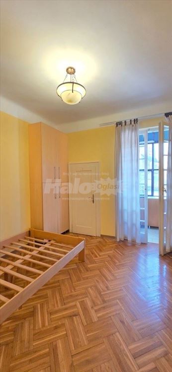 Vračar, salonac, tri sobe, dva kupatila, garaža — 8