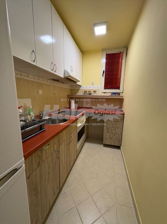 Vračar, salonac, tri sobe, dva kupatila, garaža — 10