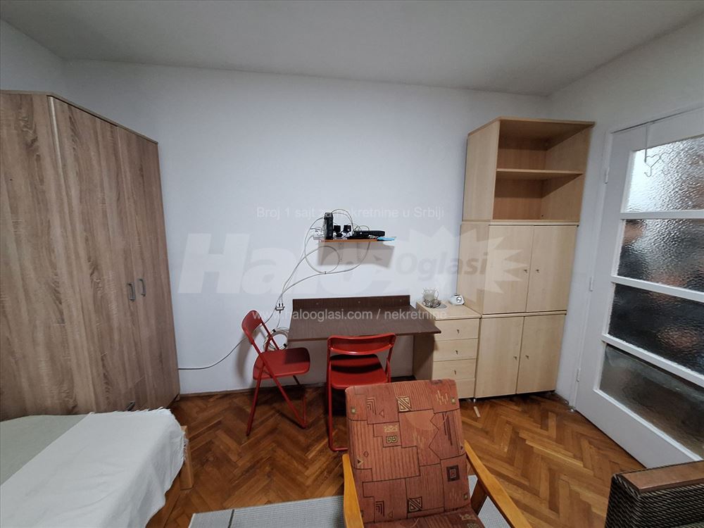 Vracar kod Pravnog fakulteta — 5