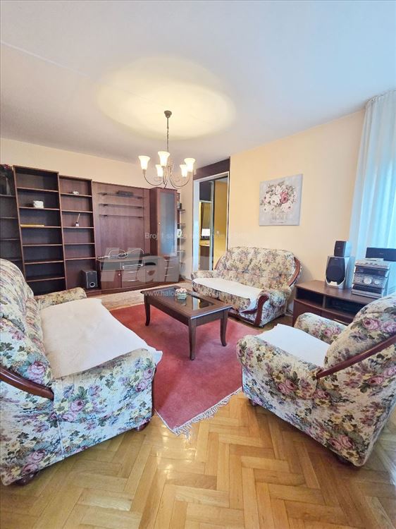 Vrlo komforan porodičan stan, okružen zelenilom — 2