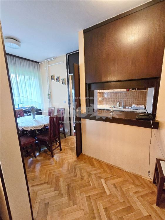 Vrlo komforan porodičan stan, okružen zelenilom — 4