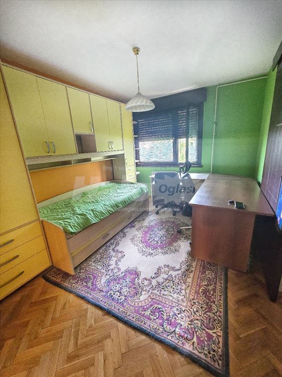 Vrlo komforan porodičan stan, okružen zelenilom — 11