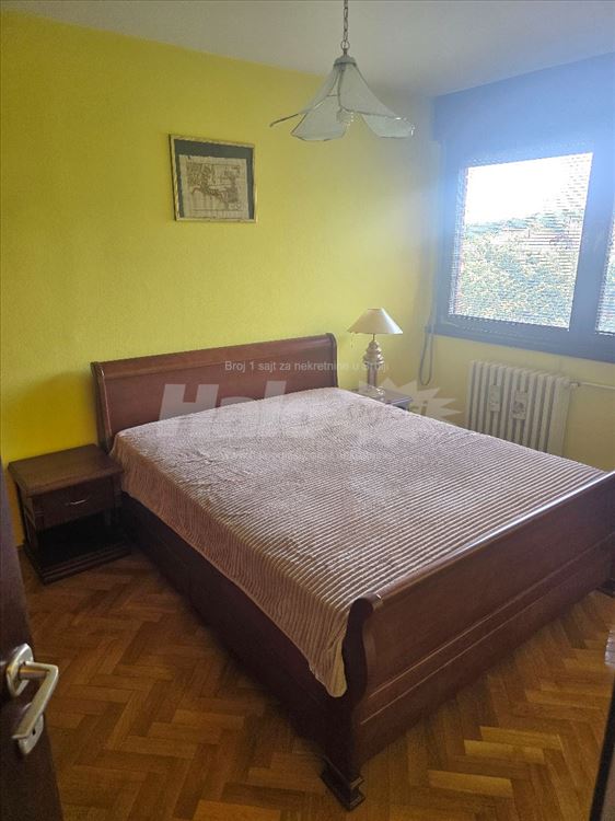Vrlo komforan porodičan stan, okružen zelenilom — 13