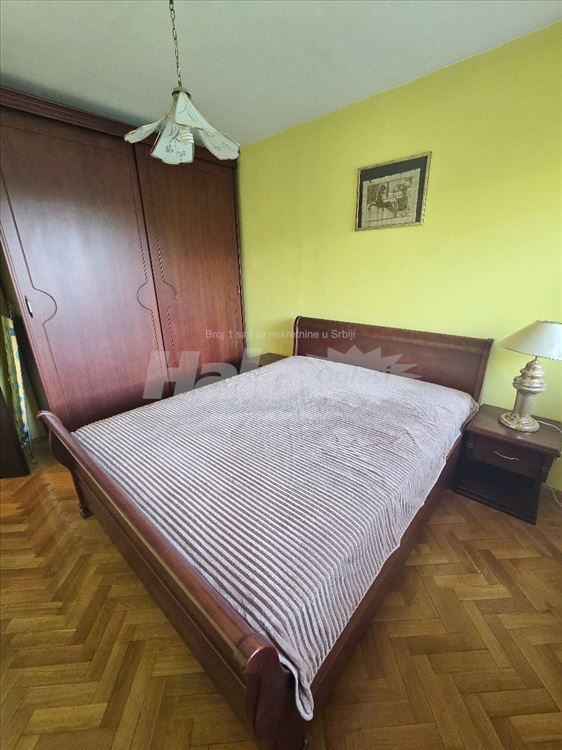 Vrlo komforan porodičan stan, okružen zelenilom — 14