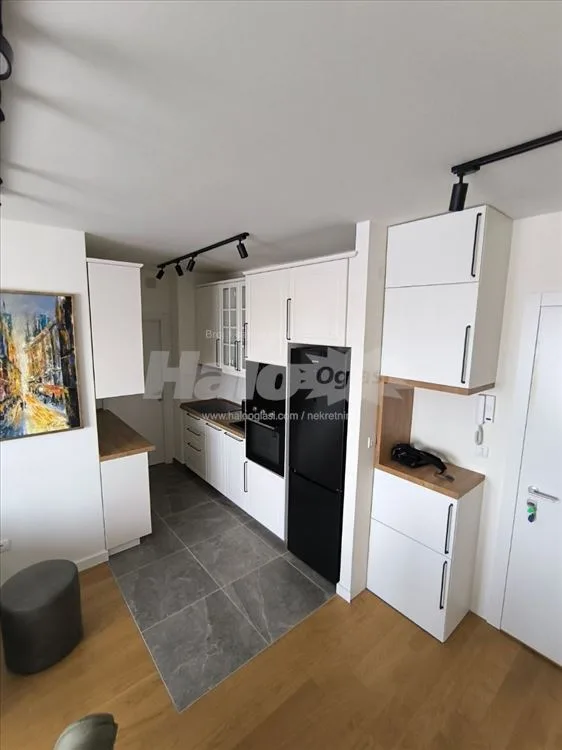 Vrtovi Ceraka namešten useljiv garaža — 6