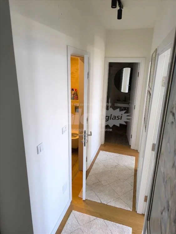 Vrtovi Ceraka namešten useljiv garaža — 8