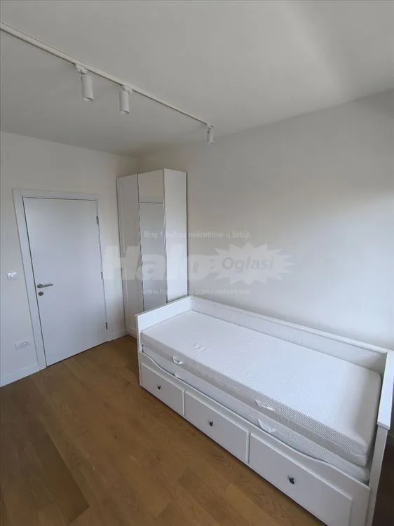 Vrtovi Ceraka namešten useljiv garaža — 12
