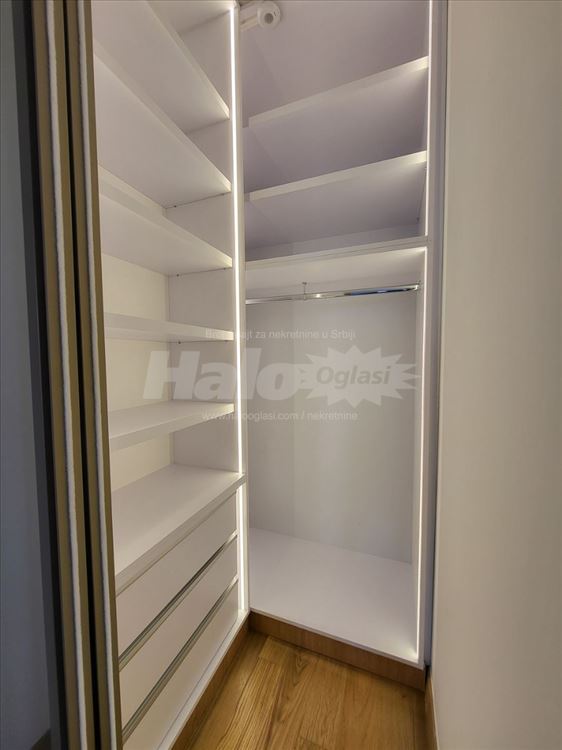 Wellport luksuzan stan 100m2 — 9