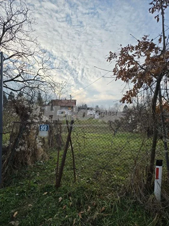 Zaklopaca kuca plac vlasnik pogled prelep — 3