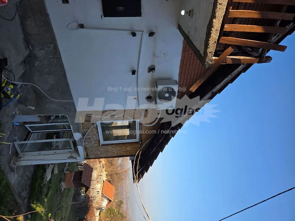 Zaklopaca kuca plac vlasnik pogled prelep — 4