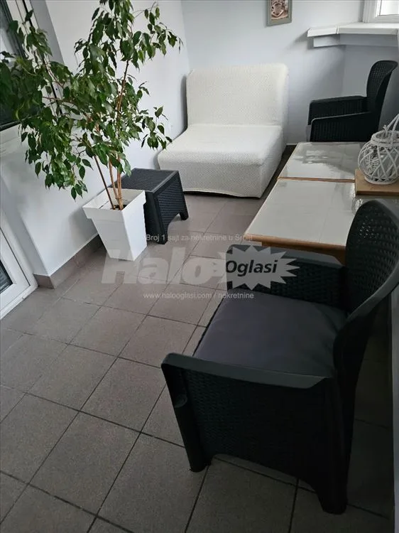 Zaposlenoj Zenskoj Osobi izdajen jednosoban stan — 2
