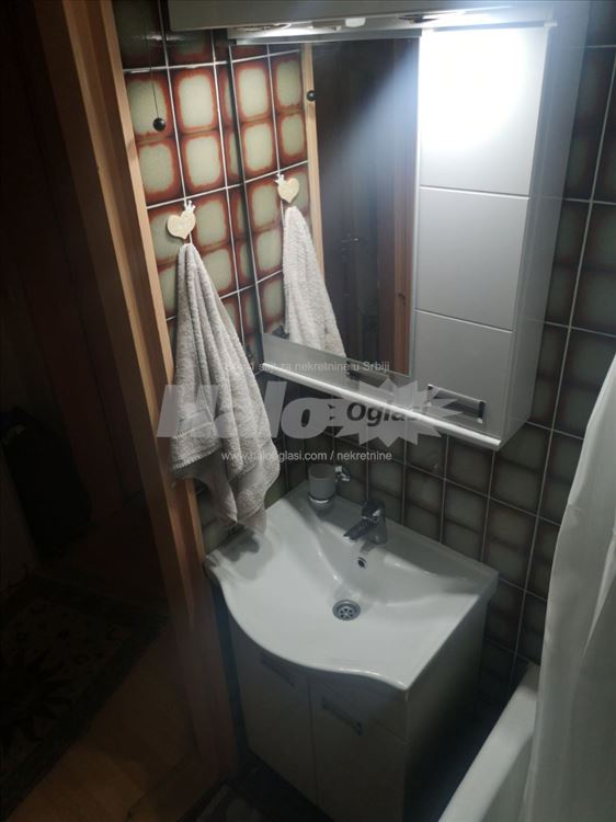 Zemun 1,5 stan — 10