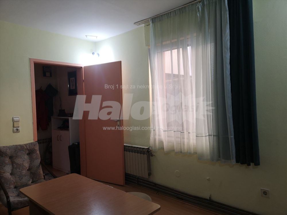 Zemun 1,5 stan — 13
