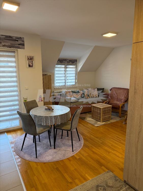 Zemun, 45m2, lep i moderan, parking — 2