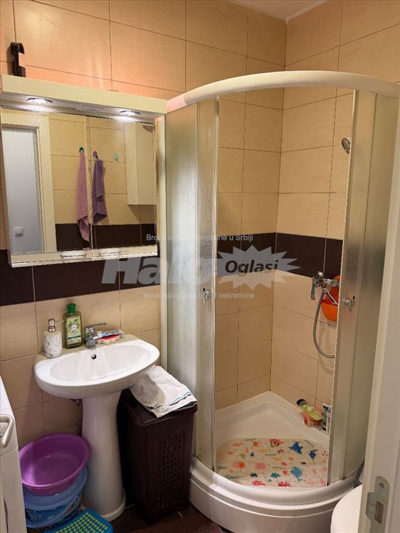 Zemun, 45m2, lep i moderan, parking — 12