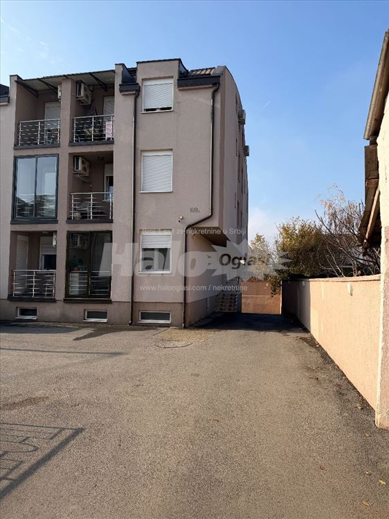 Zemun, 45m2, lep i moderan, parking — 14