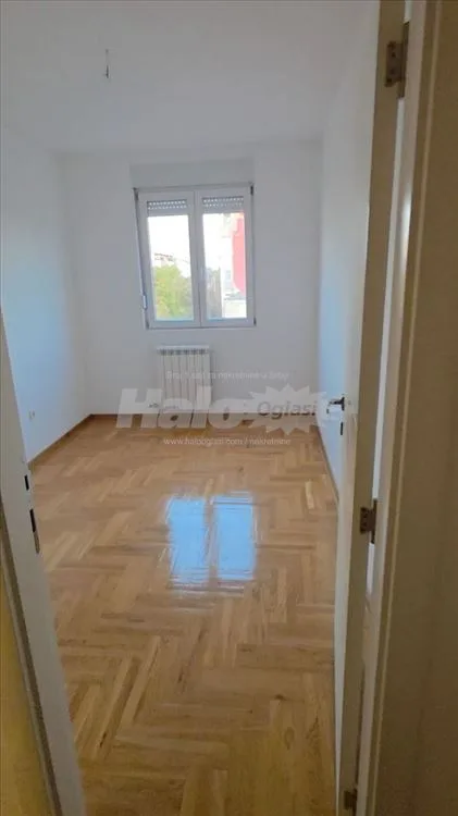 Zemun - Cara Dušana - 58m² — 3