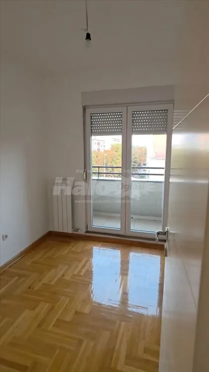 Zemun - Cara Dušana - 58m² — 5