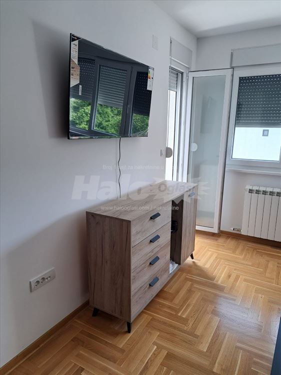 Zemun / Cara Dušana / Novogradnja / Useljiv — 5