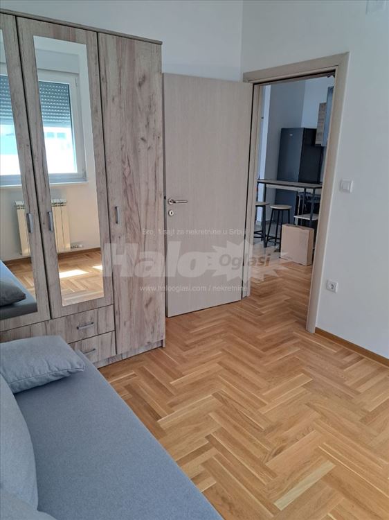 Zemun / Cara Dušana / Novogradnja / Useljiv — 11