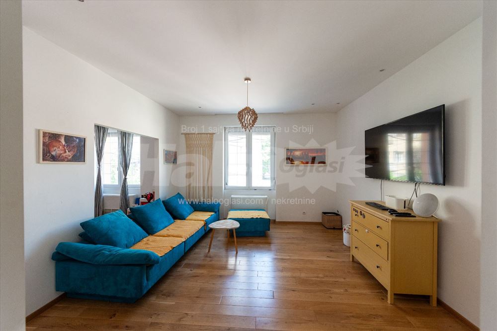Zemun Centar 103m2 + terasa 3m2, renoviran — 3
