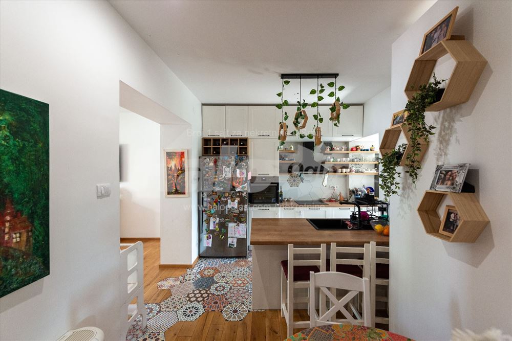 Zemun Centar 103m2 + terasa 3m2, renoviran — 14