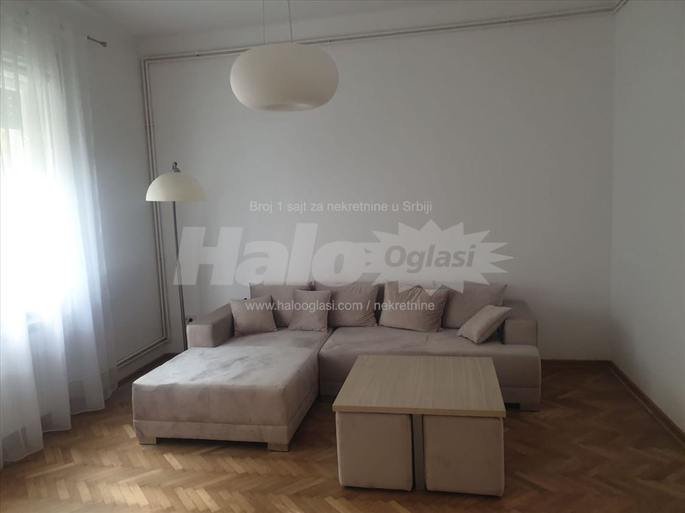 Zemun Centar, 2.5, Lux Renoviran, 72m2 — 2