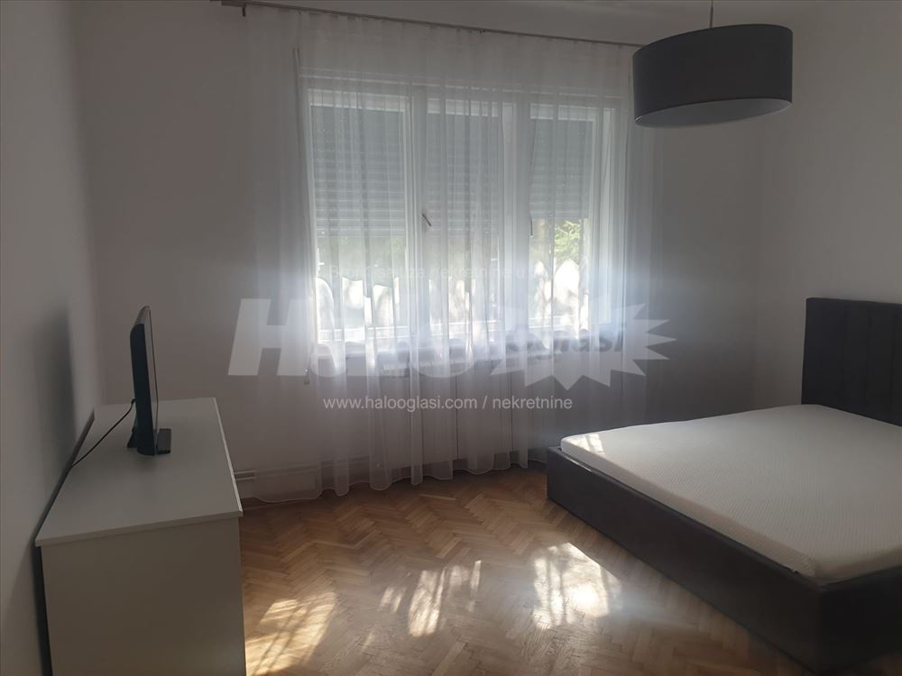 Zemun Centar, 2.5, Lux Renoviran, 72m2 — 11
