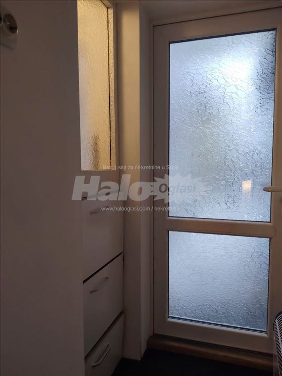 Zemun Centar, Bežanijska,HITNO — 13