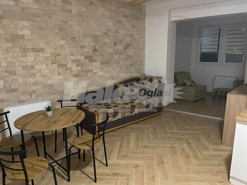 Zemun centar - garsonjera — 2
