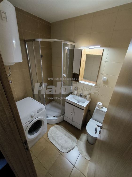 Zemun Centar (Namesten stan) — 8