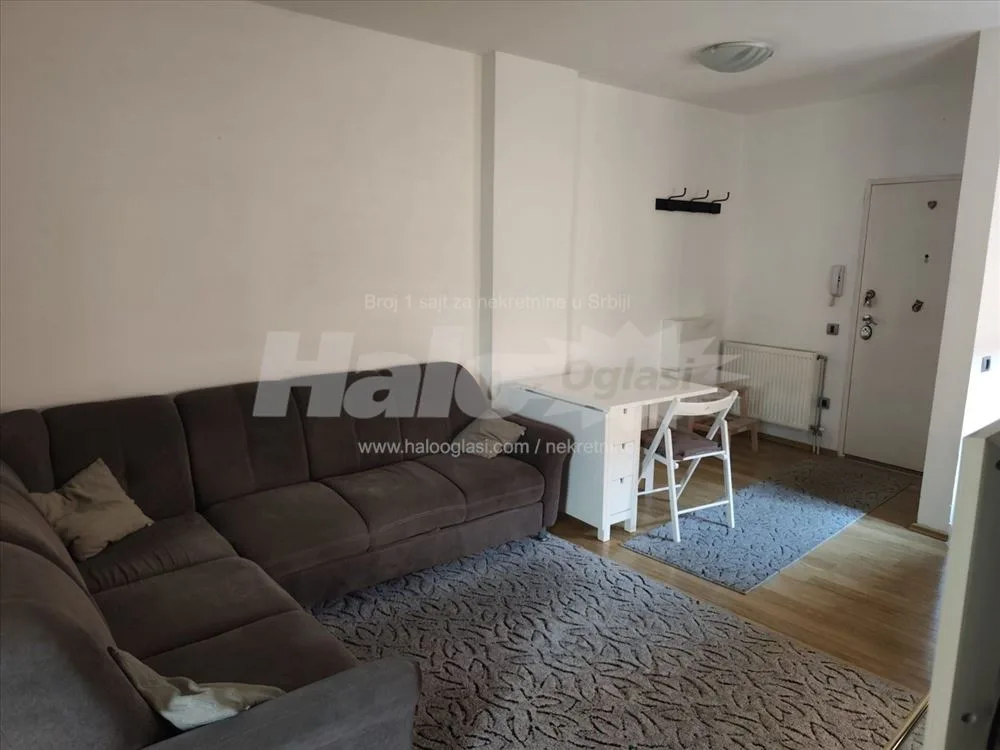 Zemun Centar Renoviran 1.5-soban — 2