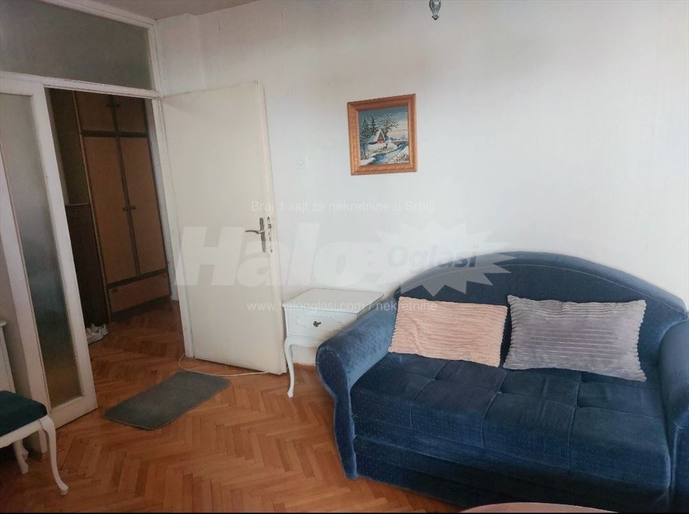 Zemun-Galenika, okružen zelenilom, svetao — 7
