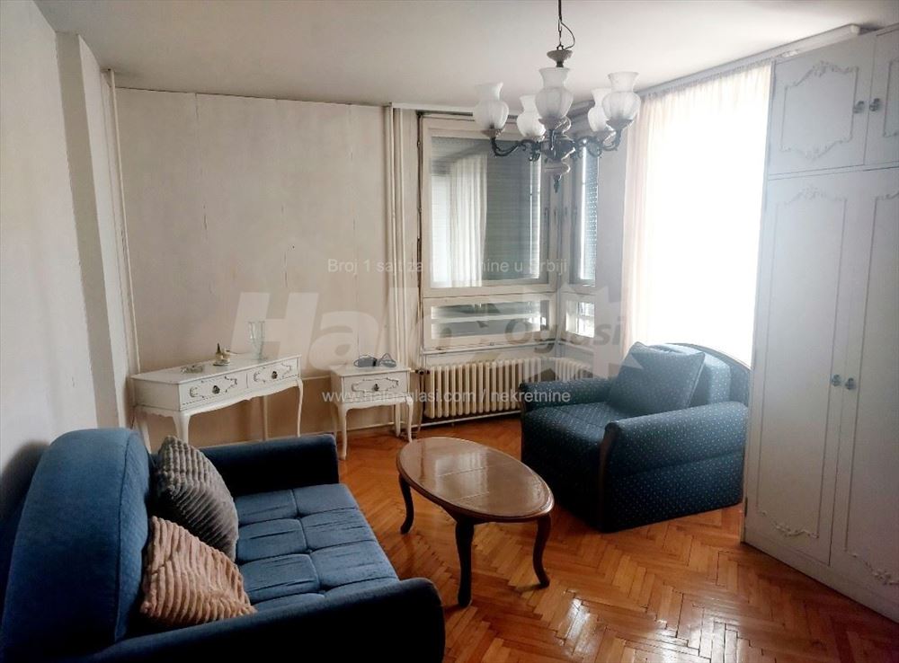 Zemun-Galenika, okružen zelenilom, svetao — 8