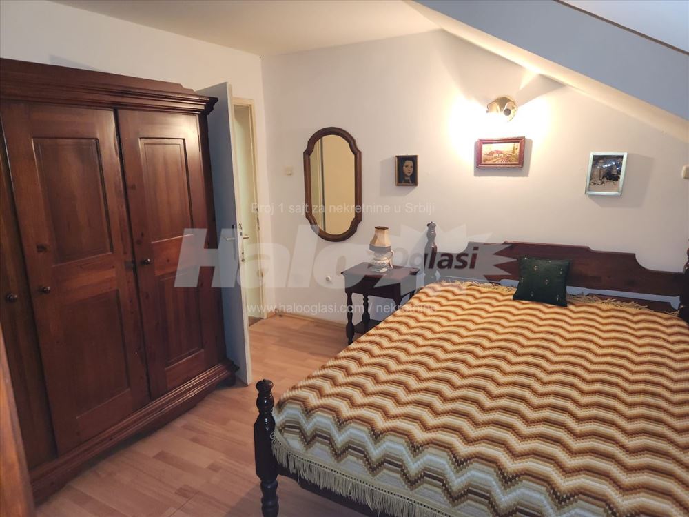 Zemun, Gardoš, Adaptibilan 3.5, Uknjižen — 3