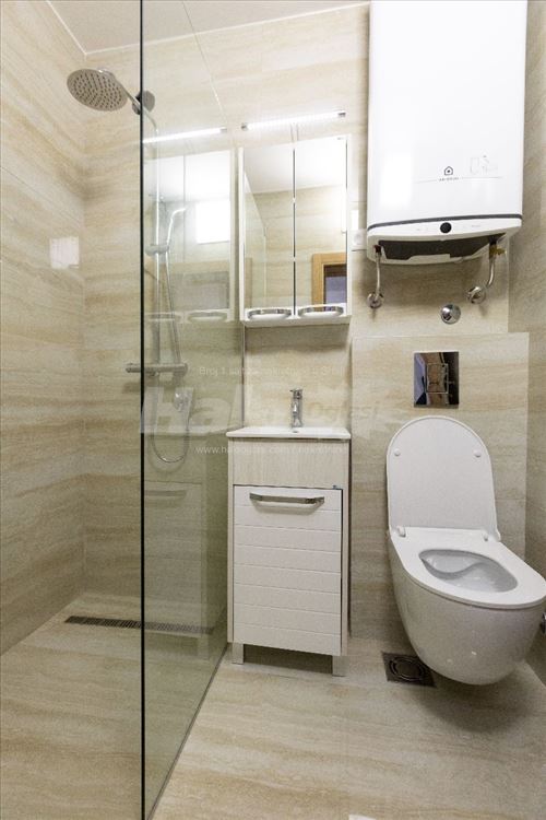 Zemun, Gardoš, Luxuzan, Komforan 3.0, Uknjižen — 2