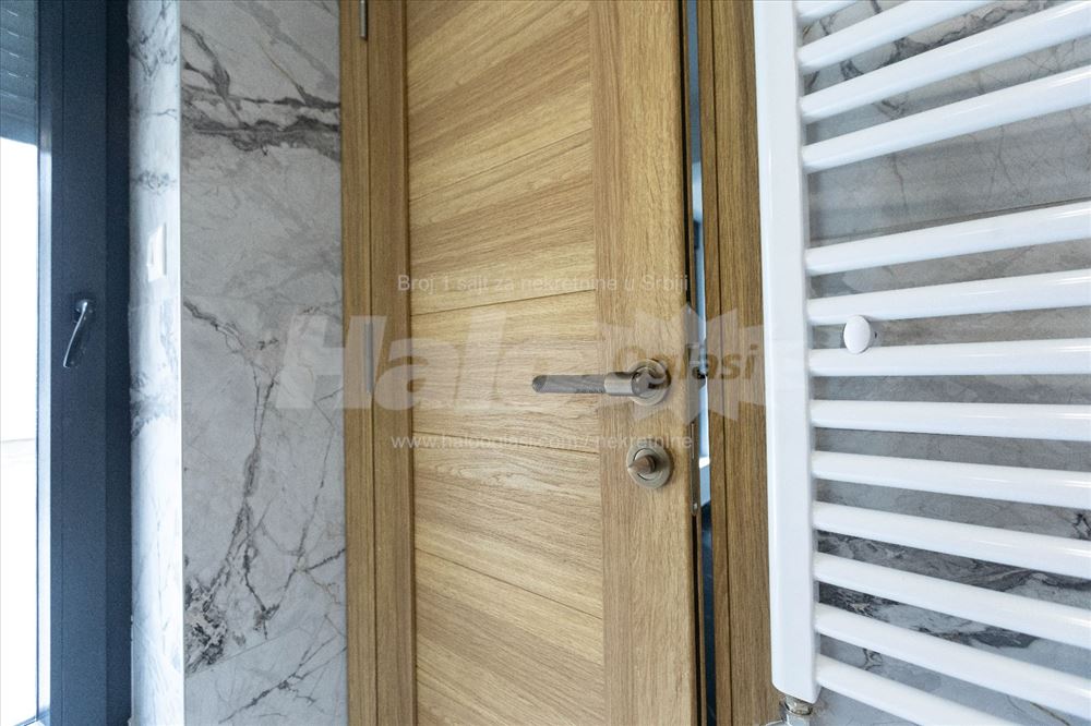 Zemun, Gardoš, Luxuzan, Komforan 3.0, Uknjižen — 12