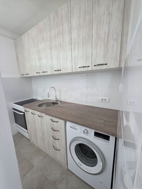 Zemun Karadjerdjev trg, Dunavski kej — 2