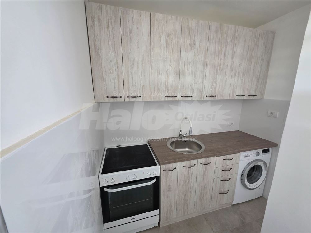 Zemun Karadjerdjev trg, Dunavski kej — 3