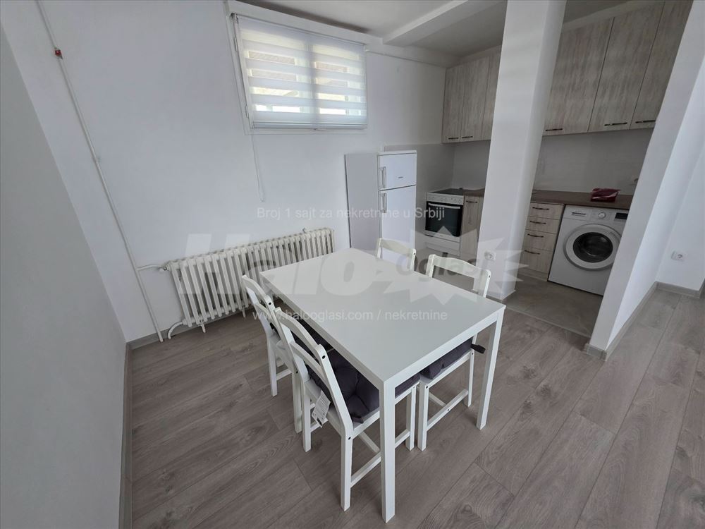 Zemun Karadjerdjev trg, Dunavski kej — 5