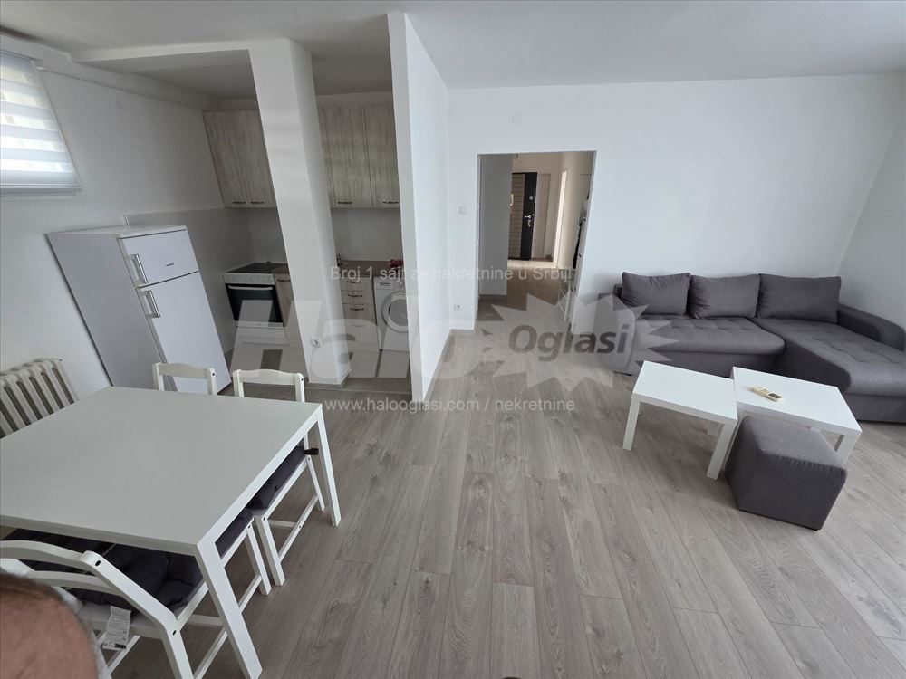 Zemun Karadjerdjev trg, Dunavski kej — 7