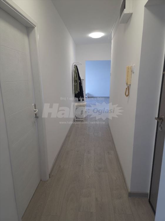 Zemun Karadjerdjev trg, Dunavski kej — 8