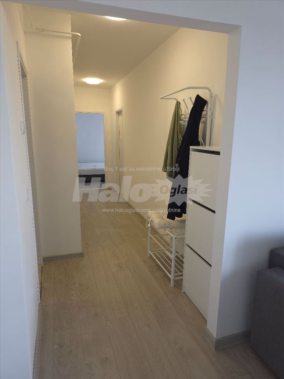 Zemun Karadjerdjev trg, Dunavski kej — 11