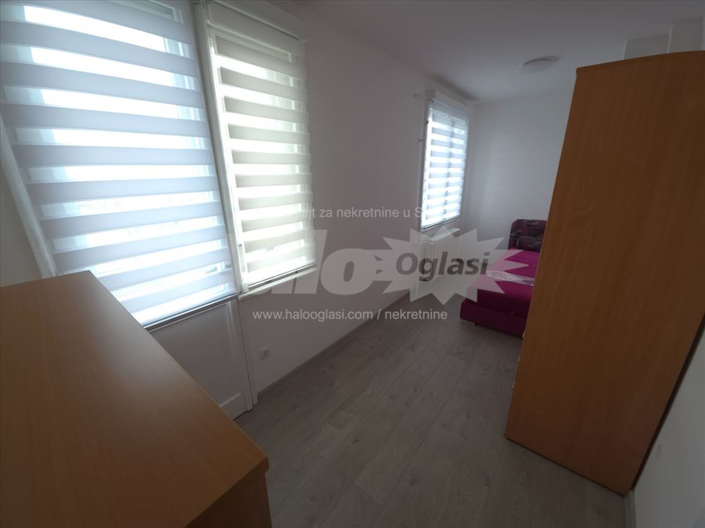 Zemun Karadjerdjev trg, Dunavski kej — 13