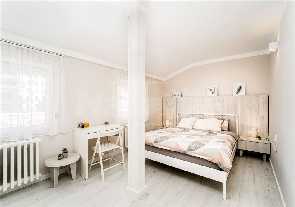 Zemun, Karađorđev trg, jednoiposoban stan — 9